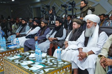 پروان کې مسؤلينو له خلکو سره يوه لويه ولسي غونده ترسره کړه