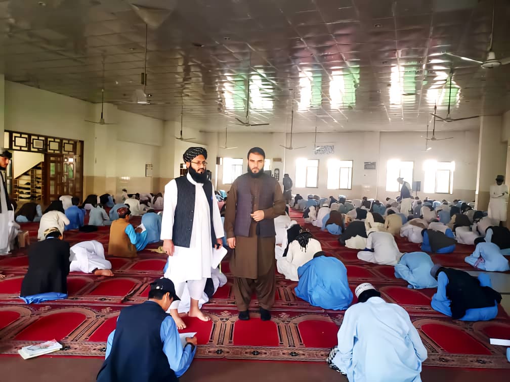 په عبدالرحمان بابا عالي لېسه کې له زده کوونکو څخه د سیرت النبي ﷺ ازموینه واخیستل شوه