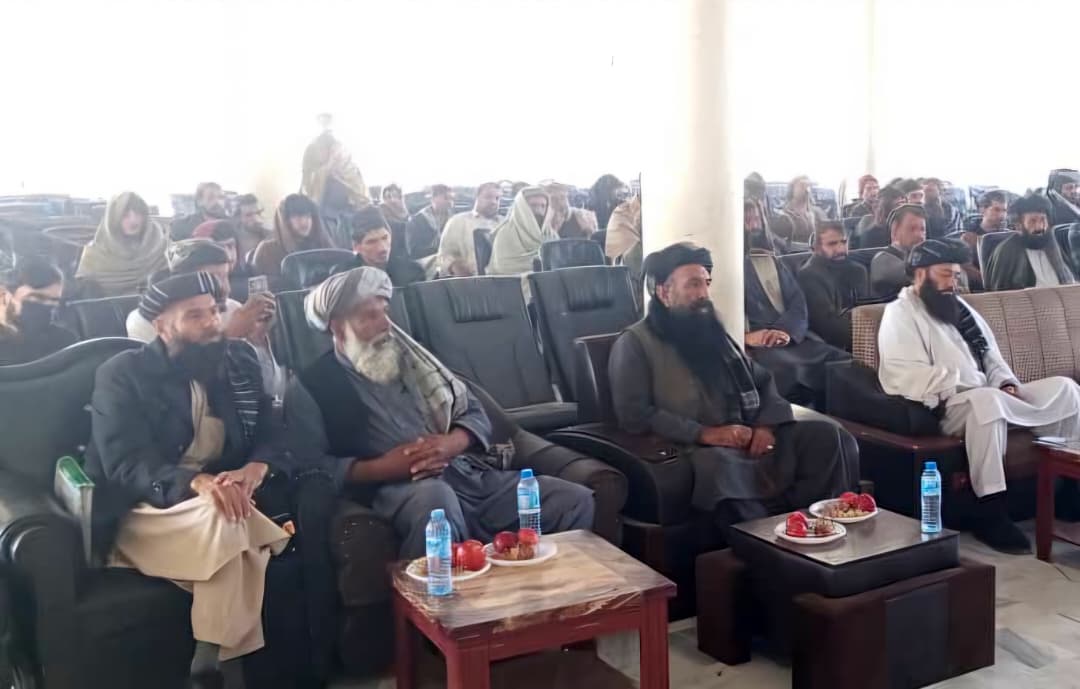 خوست کې د مسؤلينو له لوري دوه جلا شوې کورنۍ بېرته سره پخلا شوې