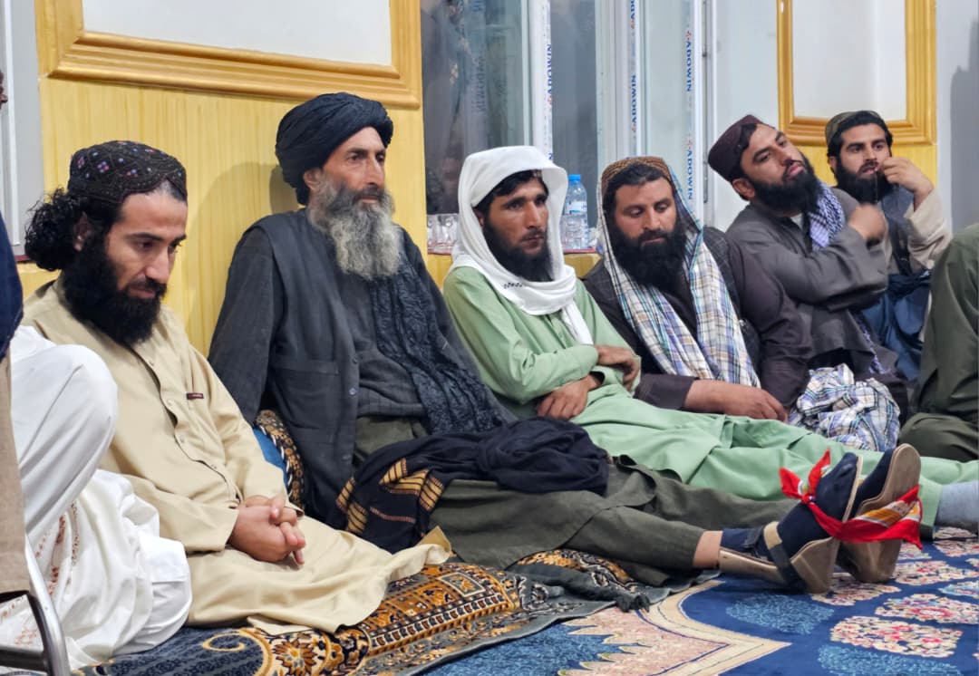 د سرحدونو، قومونو او قبایلو چارو وزیر په کندوز ولایت کې د تېر شل کلن جهاد پر مهال له زخمي شویو او فلج شویو مجاهدینو سره وکتل.