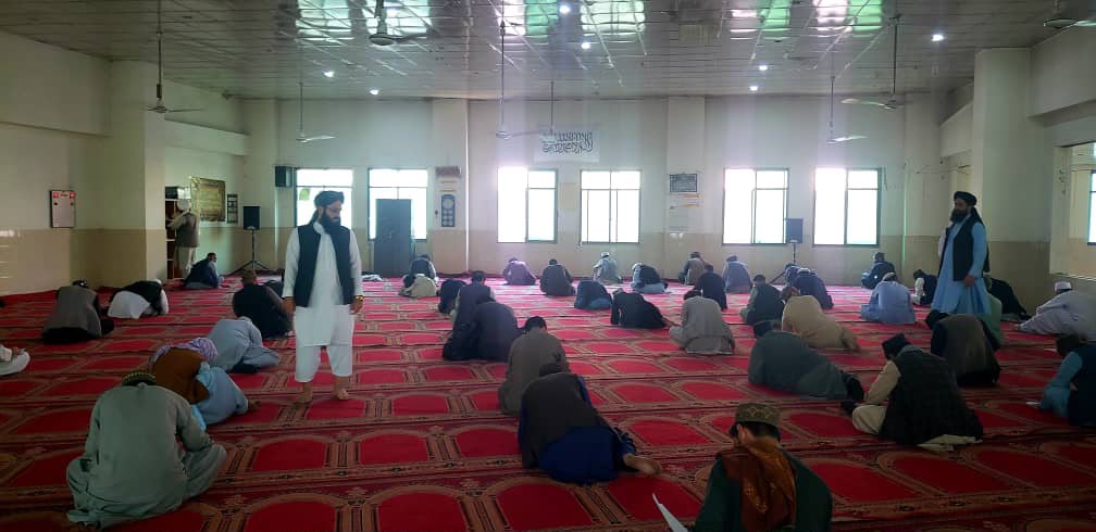د عبد الرحمان بابا عالي ليسې له استادانو او ادارې کار کوونکو څخه د سیرت النبي ﷺ ازموینه واخیستل شوه