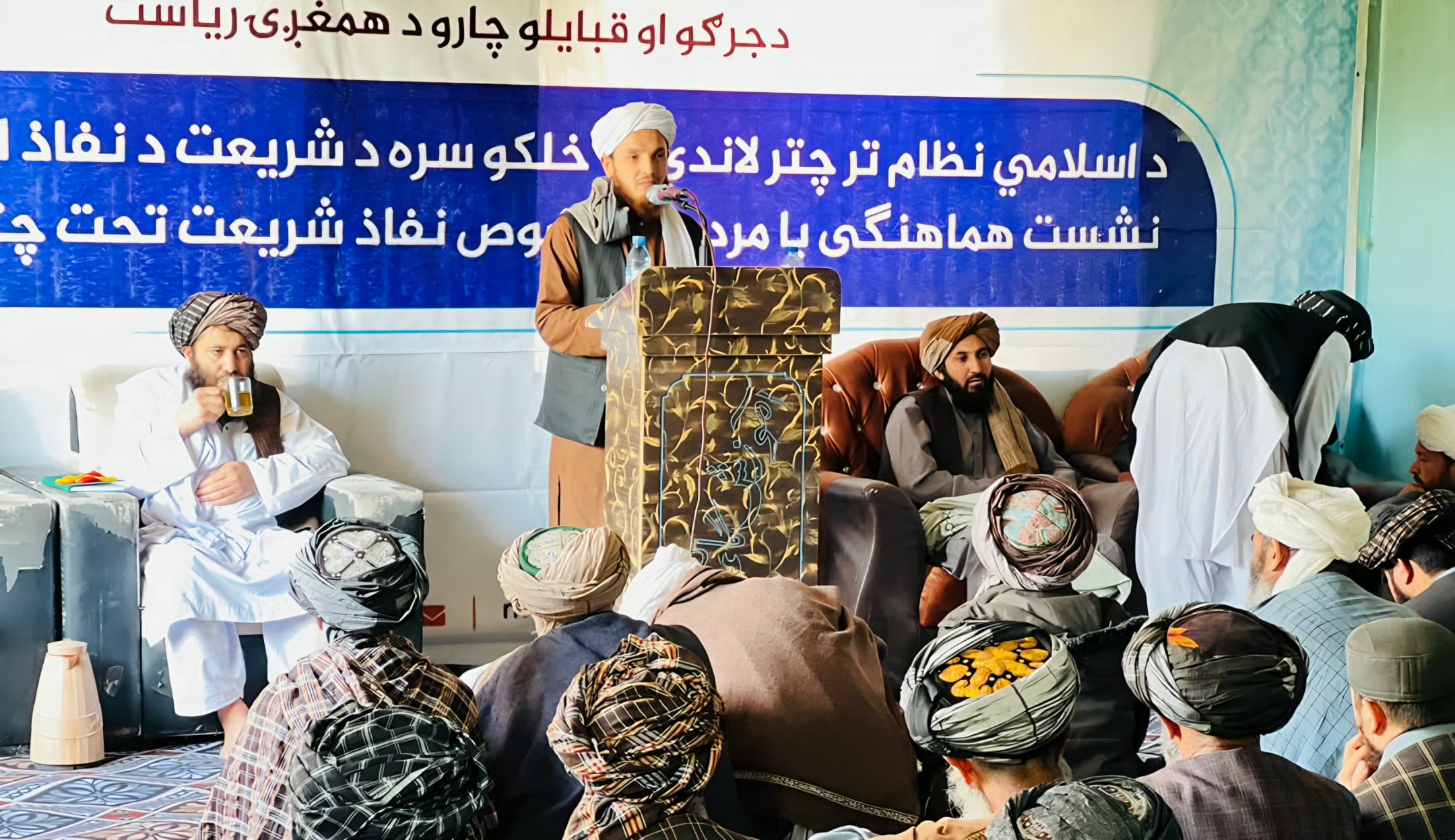 د هېواد په ۷ ولايتونو کې له قومي مشرانو او عامو خلکو سره د اسلامي شریعت د نفاذ او ستونزو اورېدو غونډې تر سره شوې