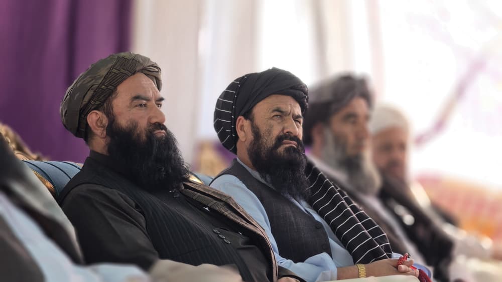 ((هغوی چې افغانستان ته د بشري حقوقو د خوندیتوب په نامه راغلي وو، دلته یې د افغانانو نسل وژنه وکړه))